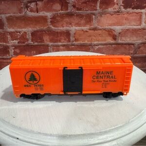 Model Power HO Scale Maine Central Orange Train Box Car Heavy Weight Plastic